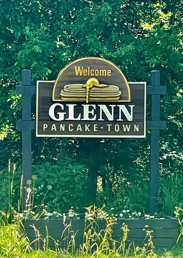 The Charming Glenn Cottage! Walk To Lake Michigan! Fennville Buitenkant foto