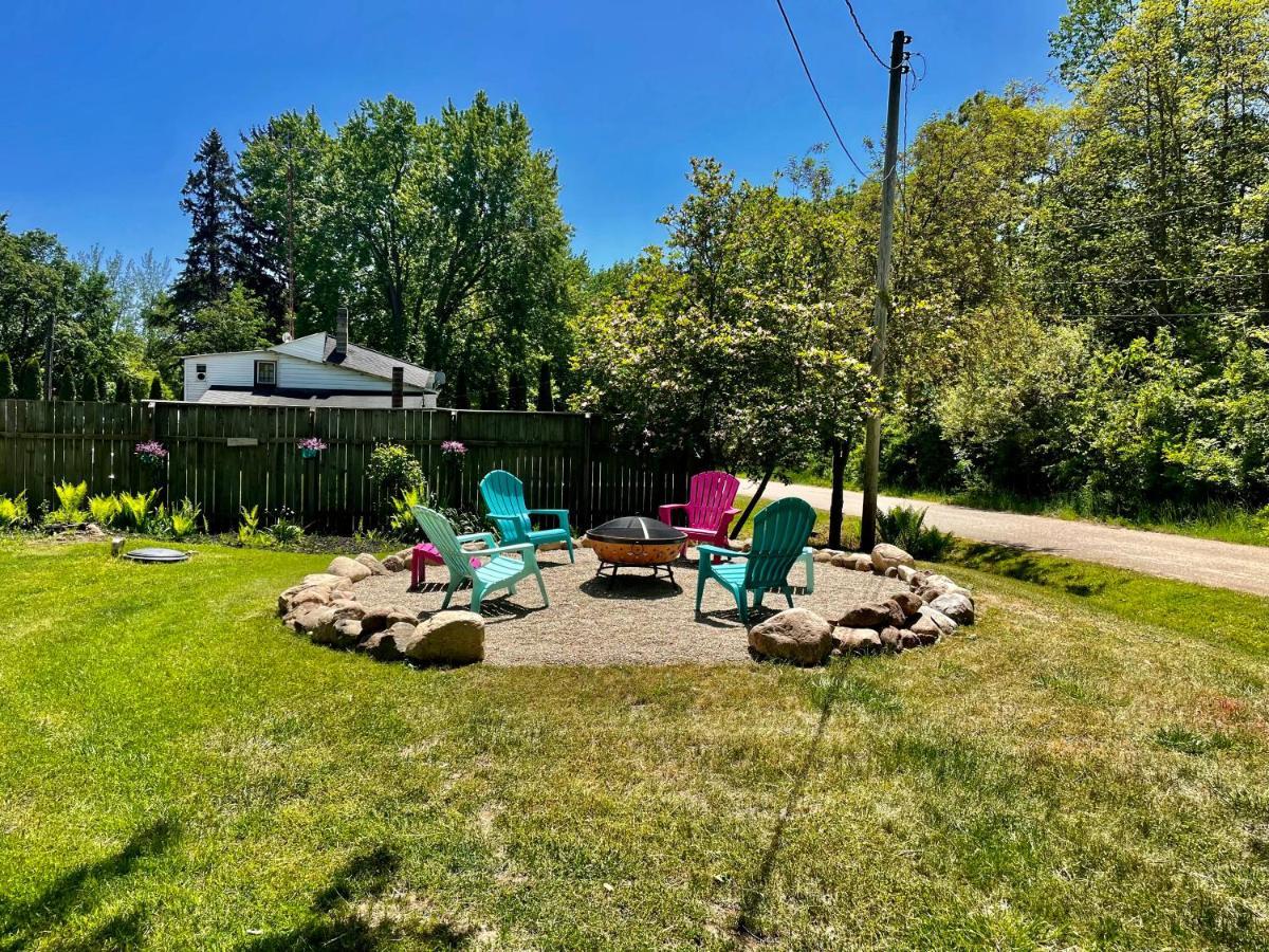 The Charming Glenn Cottage! Walk To Lake Michigan! Fennville Buitenkant foto